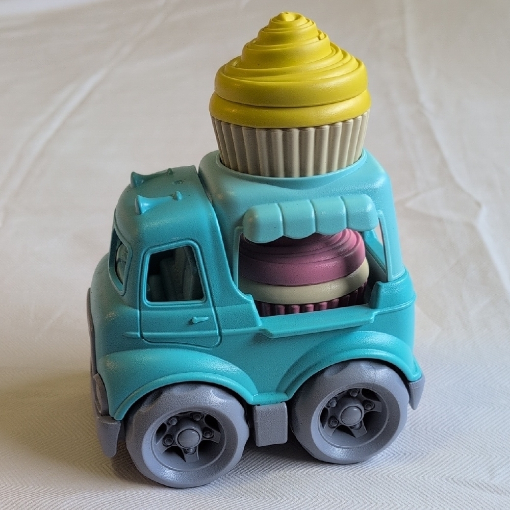 green toys cupcake truck made in USA sustainable age 2 YRS+ pretend play